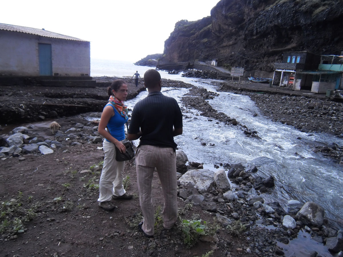 Una técnica de un concello gallego sobre el terreno/FONDO GALEGO DE COOPERACIÓN