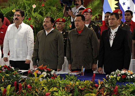 Zelaya, Ortega, Chávez y Correa en una reunión del ALBA